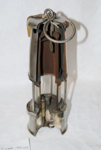 Wolf No.7 Relighter Flame-Safety Lamp (sectioned)