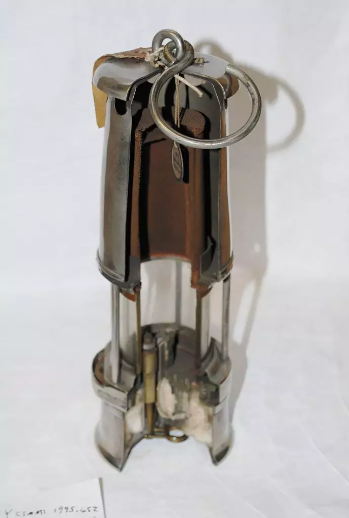 Wolf No.7 Relighter Flame-Safety Lamp (sectioned) Wolf No.7 Relighter Flame-Safety Lamp (sectioned)