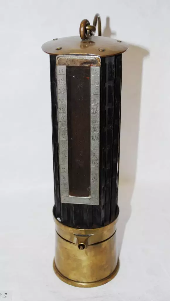 Wolf No.702 ‘Pieler’ Lamp Wolf No.702 ‘Pieler’ Lamp