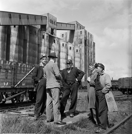 Image of Miners at a pityard